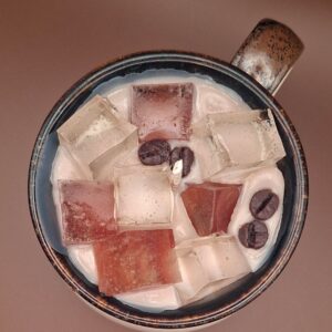 Cold latte macchiato