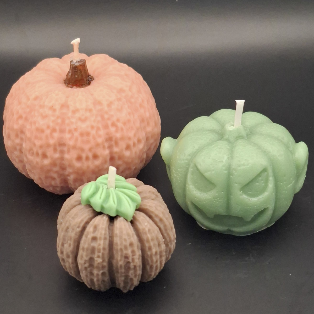 Pumpkins 3 pcs in color